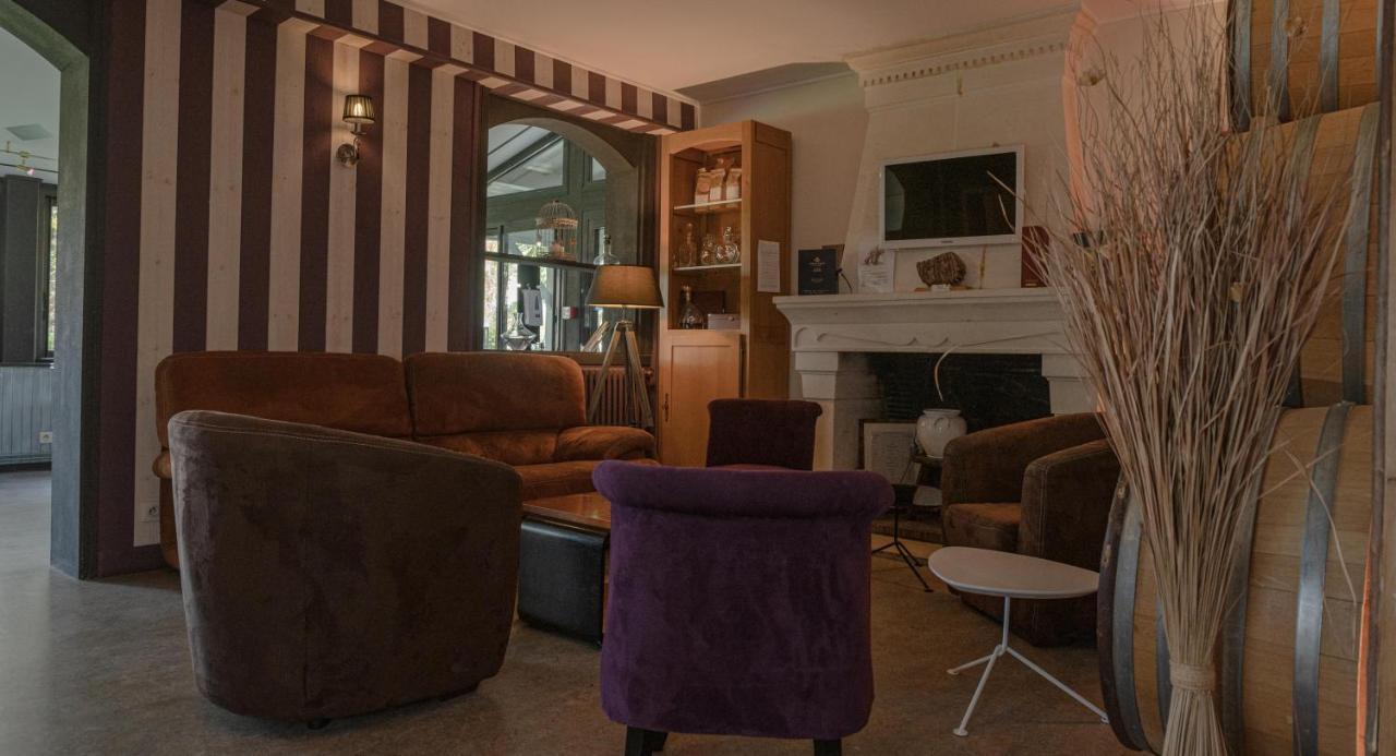 Logis Hotel Restaurant L'Essille Bassac 外观 照片