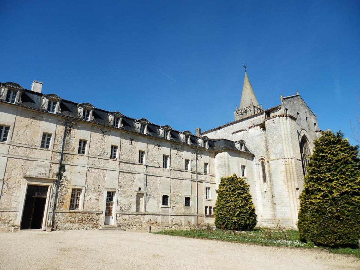 Logis Hotel Restaurant L'Essille Bassac 外观 照片