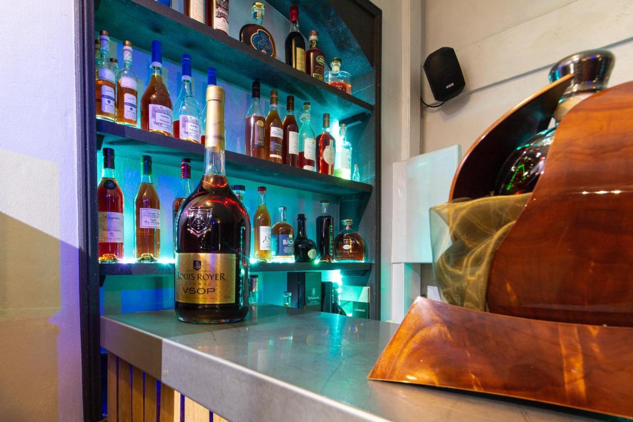 Logis Hotel Restaurant L'Essille Bassac 外观 照片