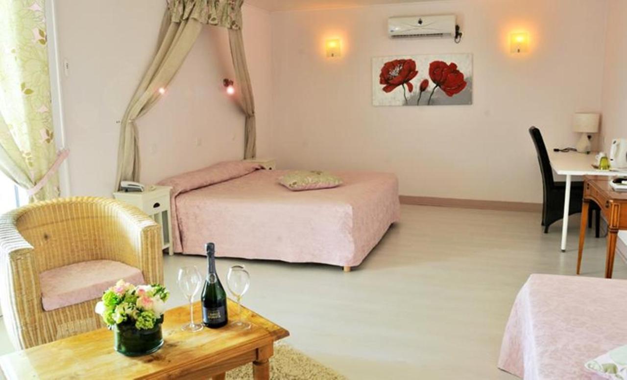 Logis Hotel Restaurant L'Essille Bassac 外观 照片